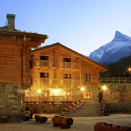 Silou Retreat Hotel Champdepraz Kültér fotó