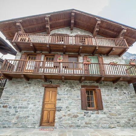 Silou Retreat Hotel Champdepraz Kültér fotó