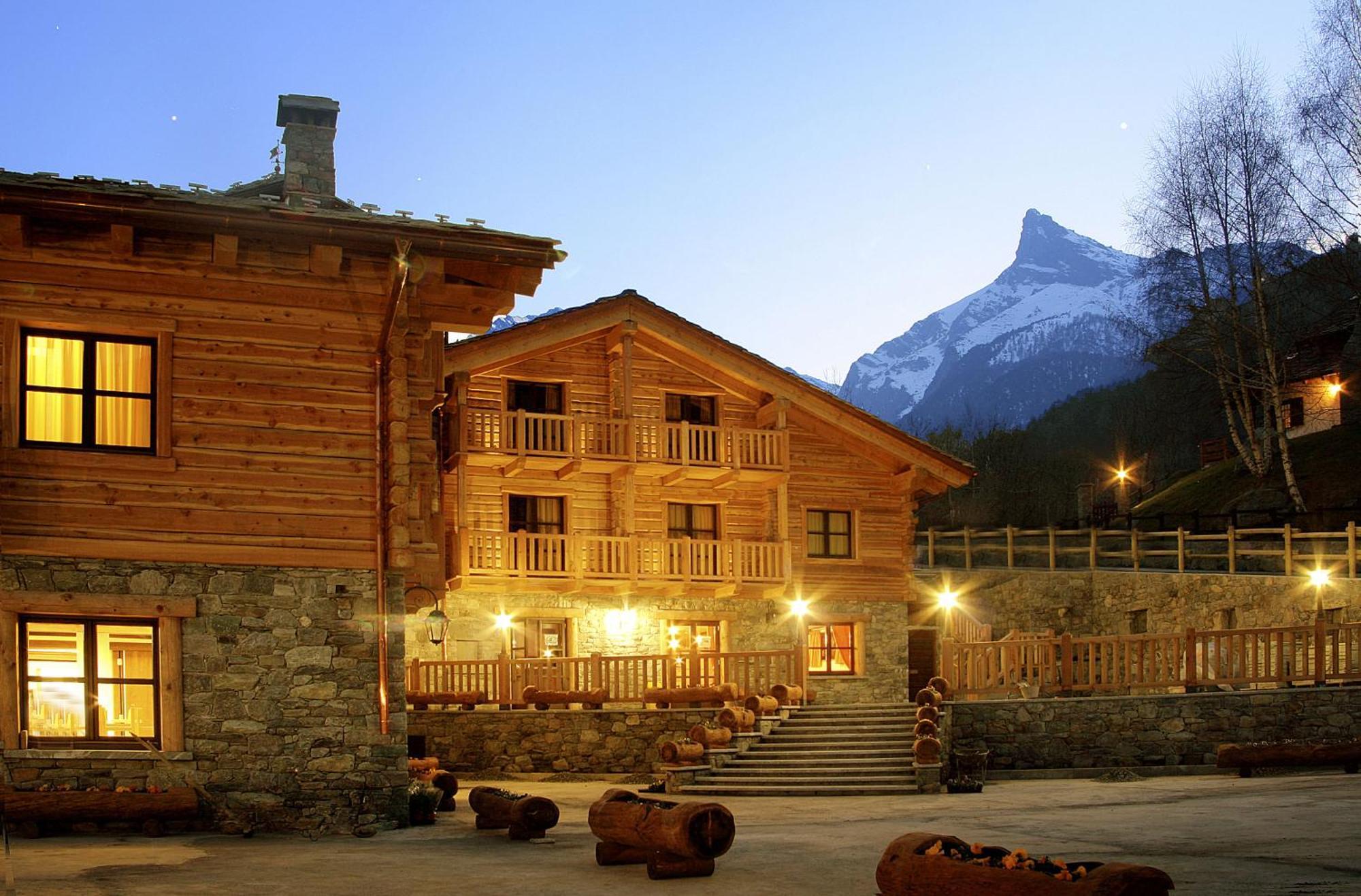 Silou Retreat Hotel Champdepraz Kültér fotó