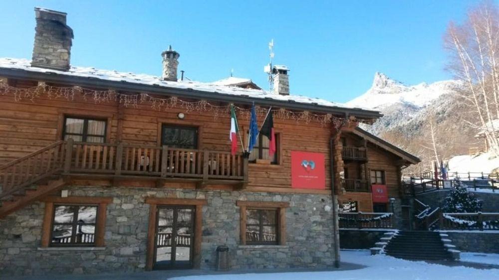 Silou Retreat Hotel Champdepraz Kültér fotó