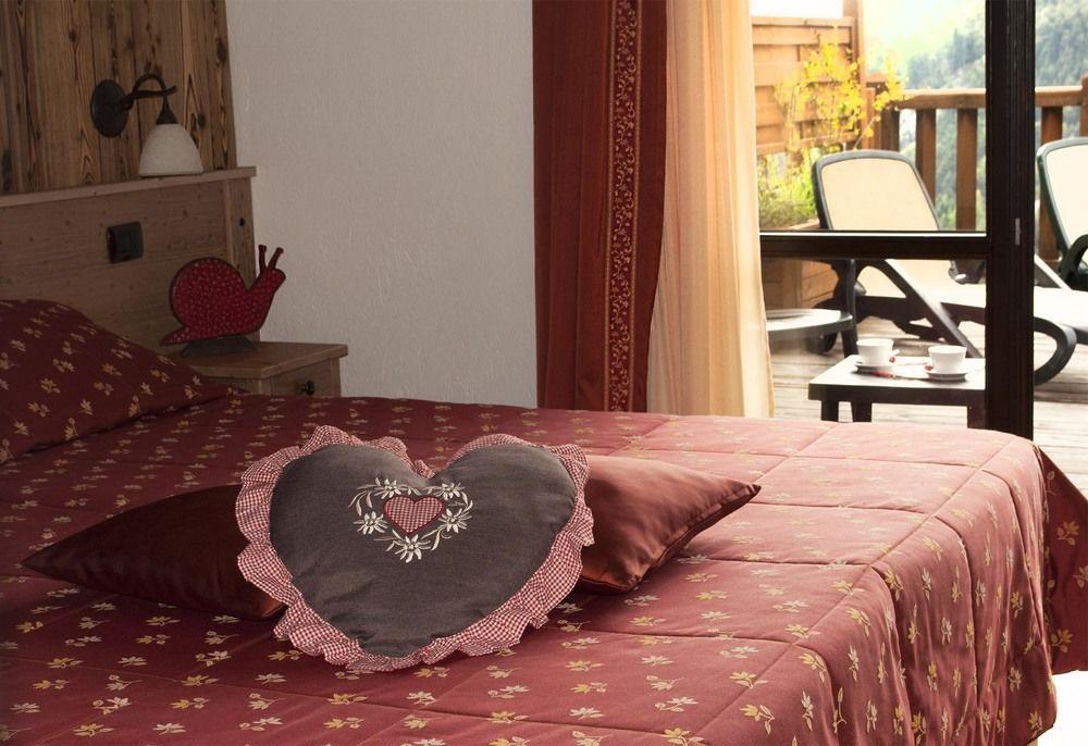 Silou Retreat Hotel Champdepraz Kültér fotó