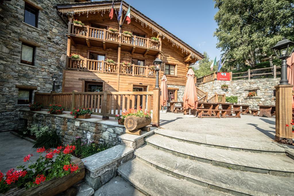Silou Retreat Hotel Champdepraz Kültér fotó
