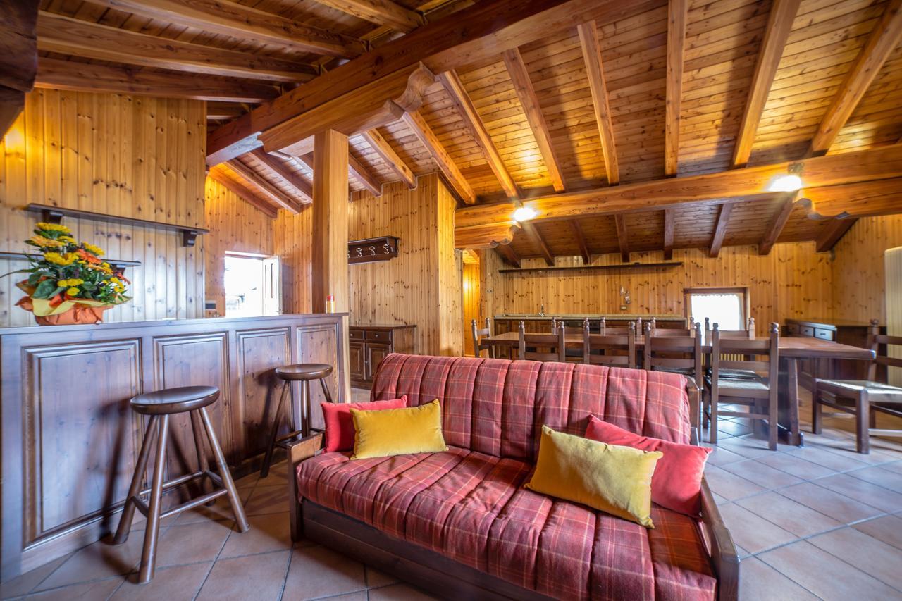 Silou Retreat Hotel Champdepraz Kültér fotó