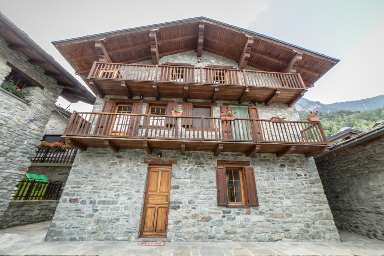 Silou Retreat Hotel Champdepraz Kültér fotó